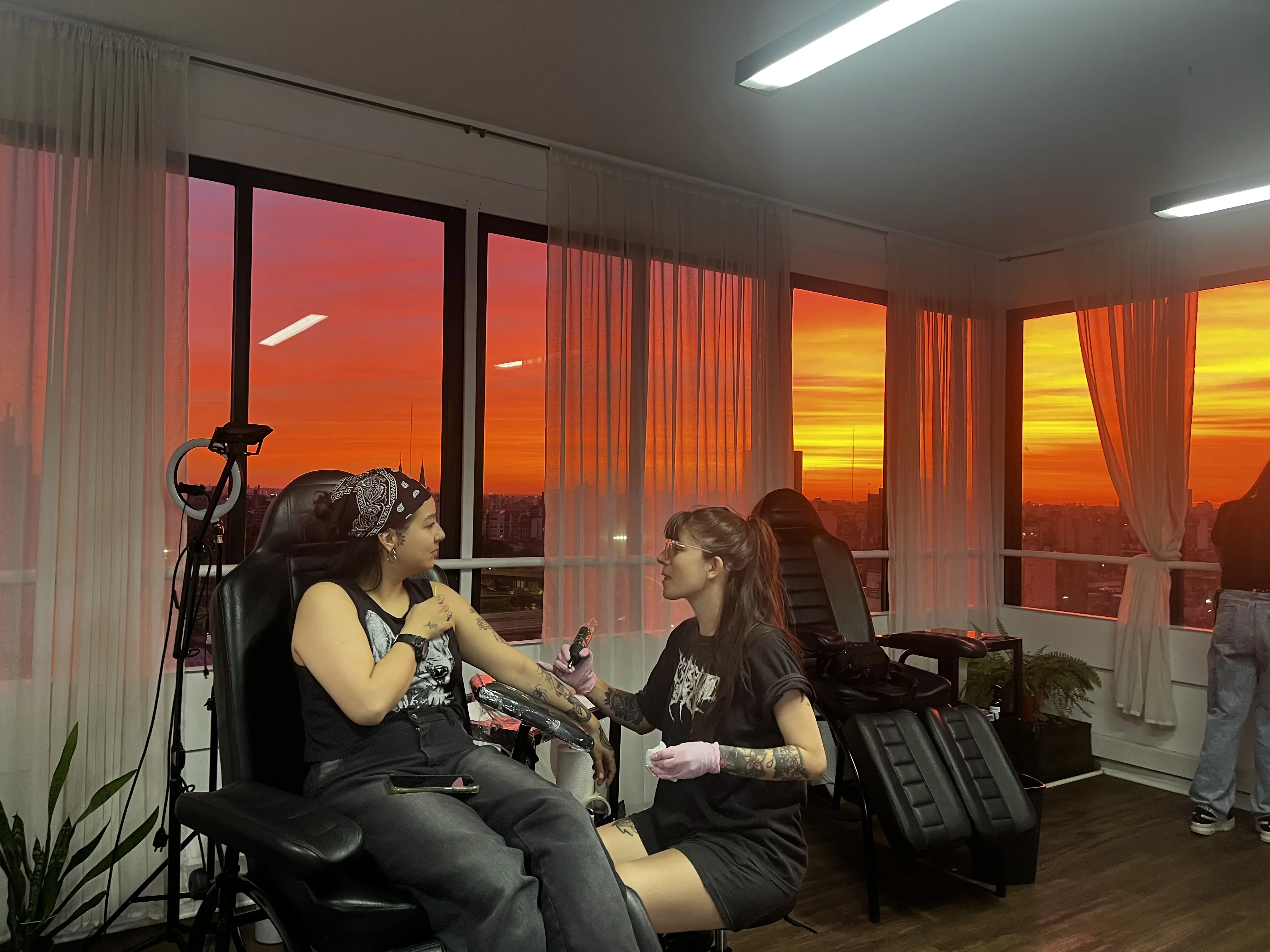 Consulta al Atardecer